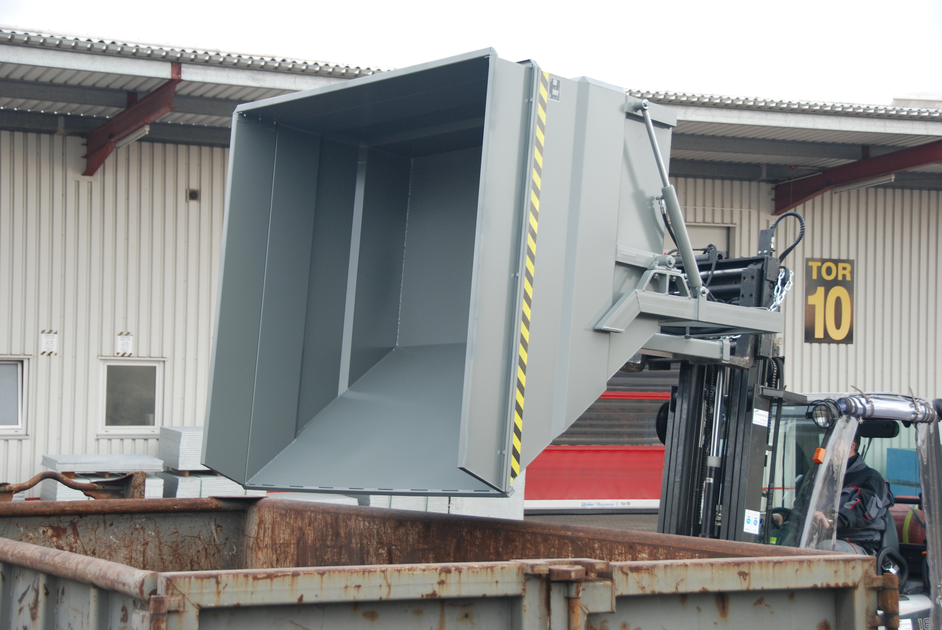 Hydraulischer Kippbehälter Typ BKC-H
